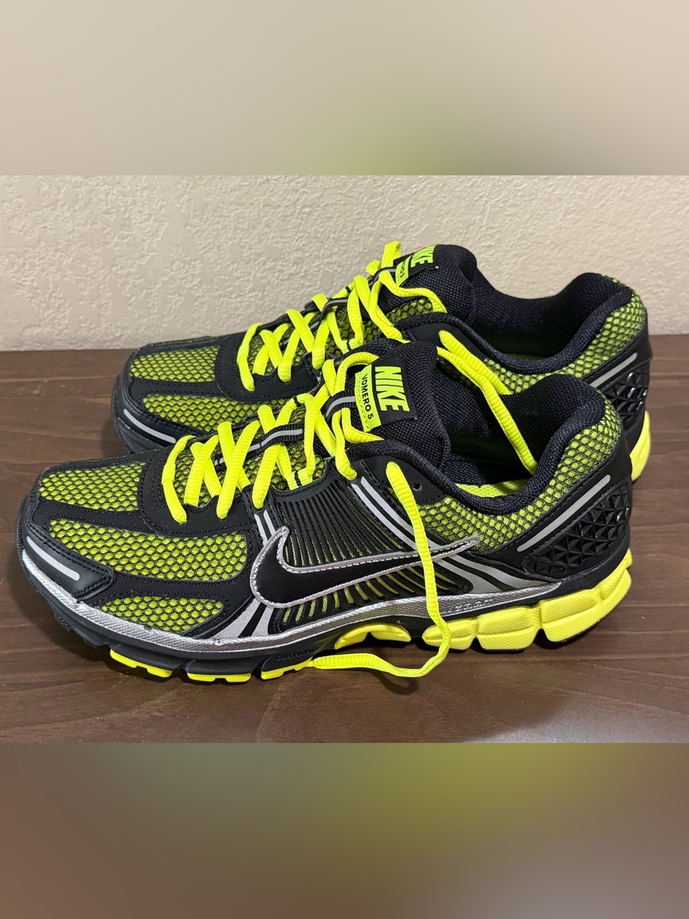 Nike Zoom Vomero Lemon/Venom Black - Men Size 8